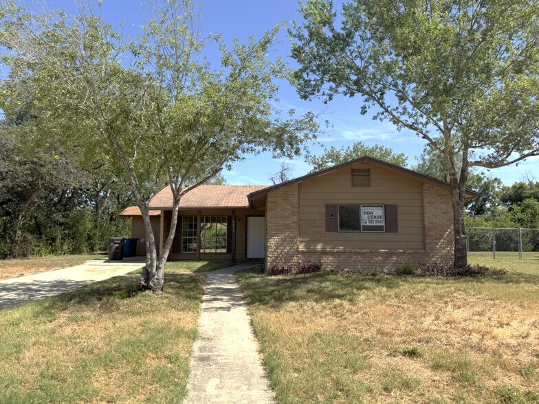 Building Photo - 4411 Jamestown Dr