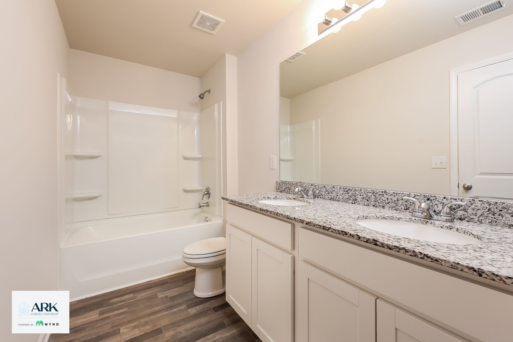 Building Photo - 161 Queens Cir
