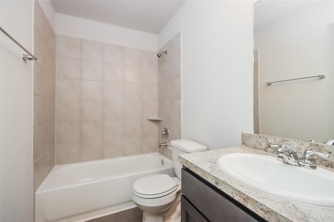 Building Photo - 2808 Briggs Dr