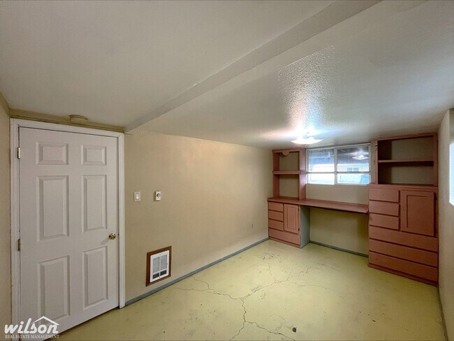 Building Photo - Large 3bd/1.5ba House in Selah, WA with a Large Backyard!