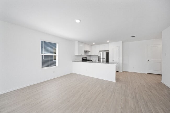 Building Photo - 3 Bedroom/2 Bath Crescent Hills Subdivision