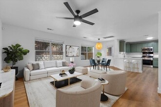 Building Photo - 5940 Silver Screen Dr