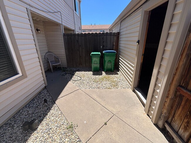 Building Photo - Charming Updated Condominium for Rent in S...