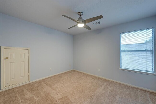 Building Photo - 2306 Millerton Ln
