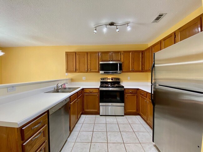 Building Photo - 2126 Alpine Rd