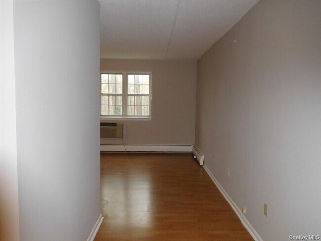 Building Photo - 4 Consulate Dr