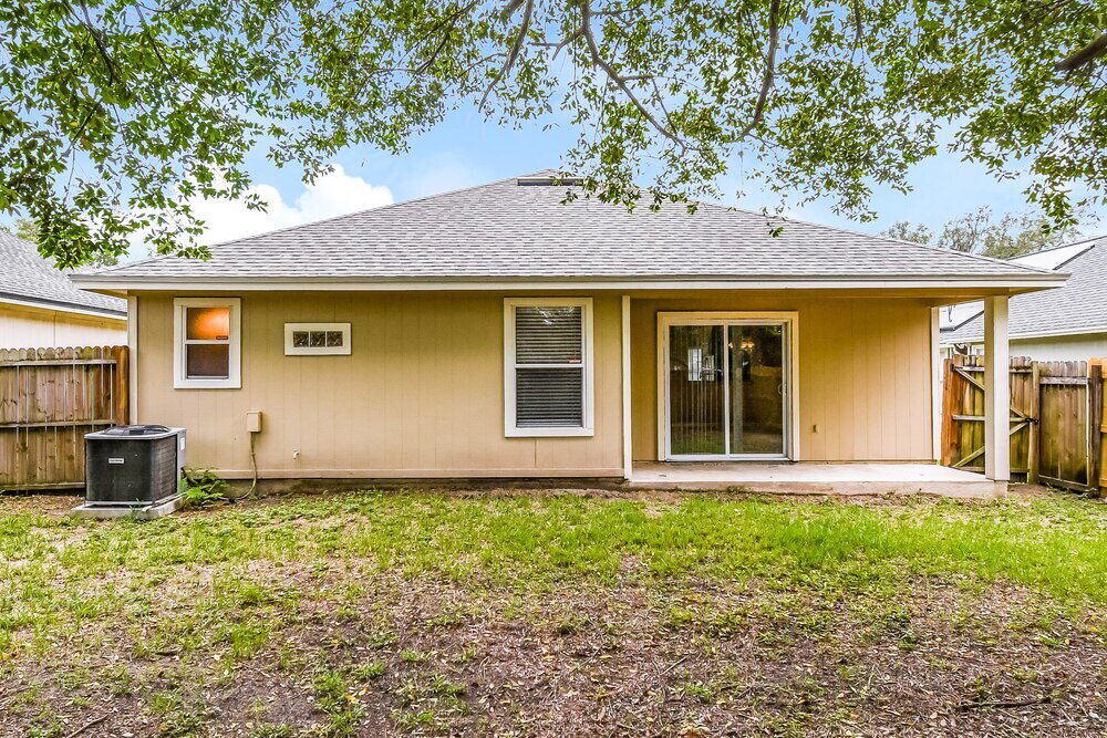 Building Photo - 5549 Oak Crossing Dr