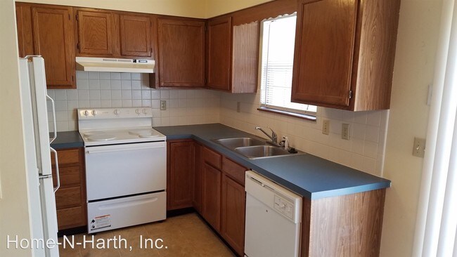 Building Photo - 3266-3268 N Longfellow Ct