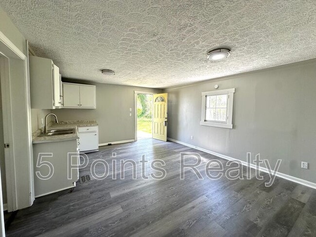 Building Photo - 1102 Batts Blvd