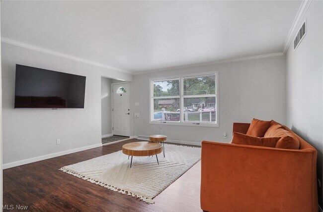 Building Photo - 321 Meadowbrook Ave