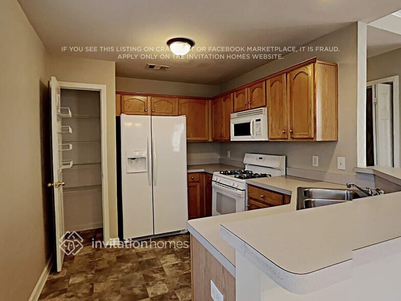 Building Photo - 325 Providence Rd