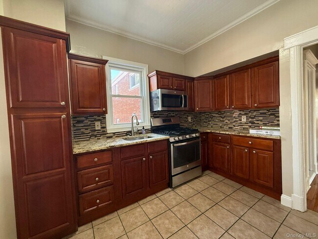 Building Photo - 2849 Harrington Ave