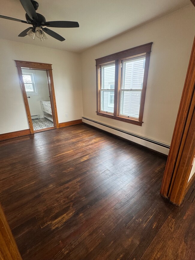 Building Photo - 549 E King St