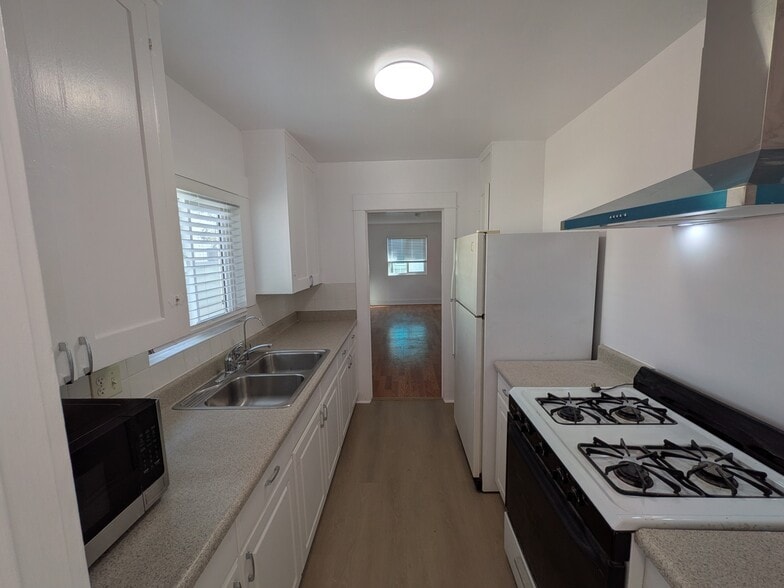Kitchen seen from rear door - 1117 Raleigh St