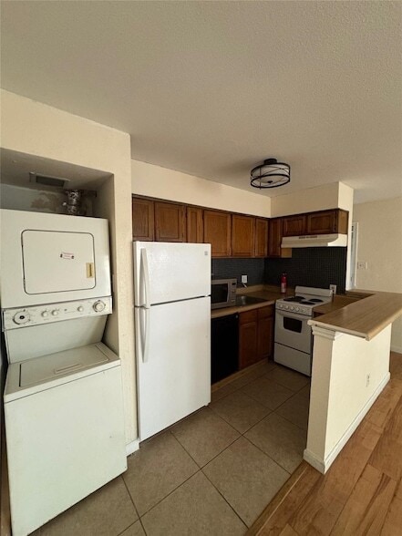 Building Photo - 9801 Walnut St