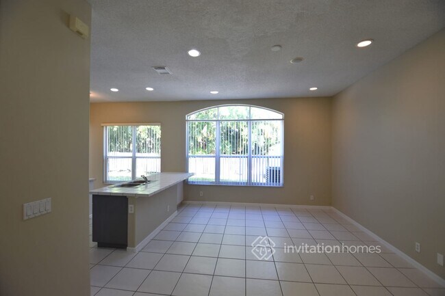 Building Photo - 4891 SW 35th Terrace