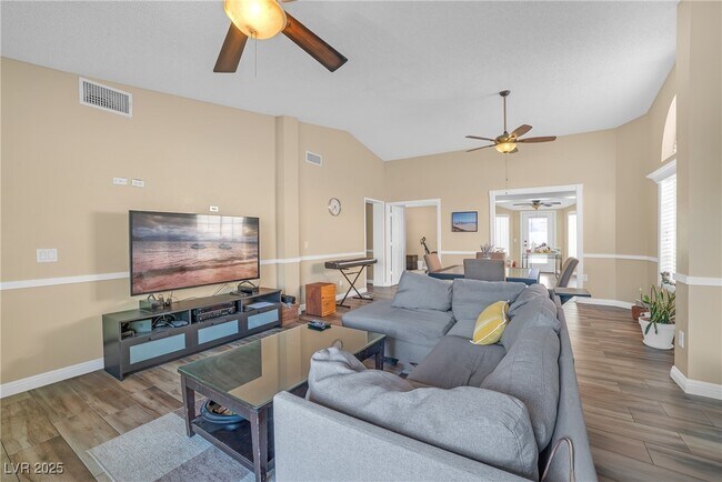 Building Photo - 933 Derringer Ln