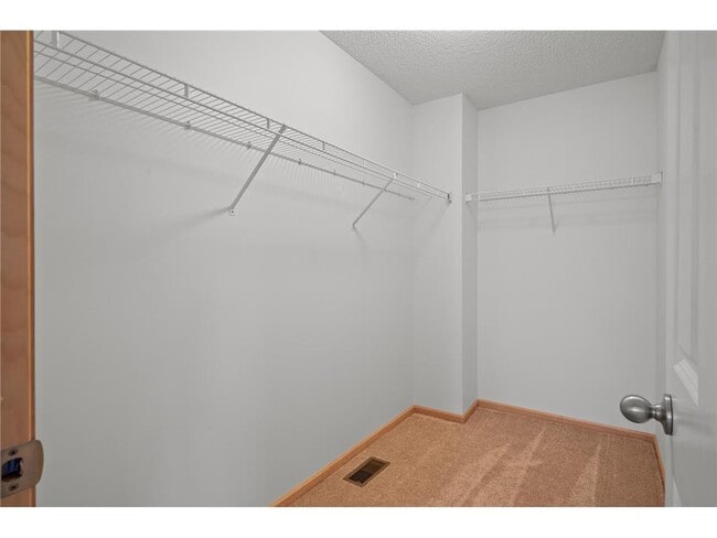 Building Photo - 9995 Wildflower Dr