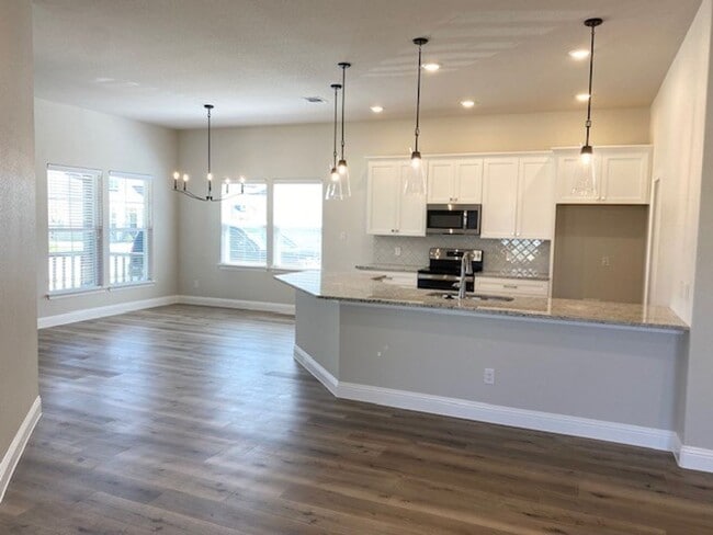 Building Photo - Beautiful Home located in Shannon Creek