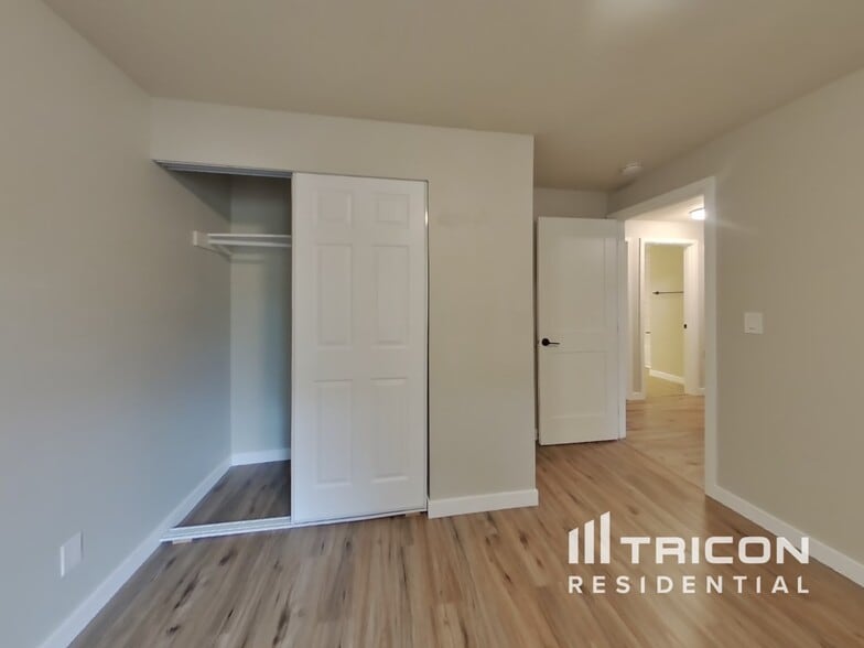 Building Photo - 7540 Grahns Ln NE