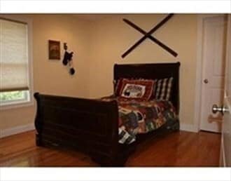 Building Photo - 11 Oak St