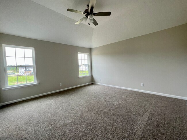 Building Photo - MOVE-IN SPECIAL: $300 OFF 1ST MONTH'S RENT!*