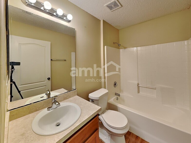 Building Photo - 6685 Southern Oaks Dr