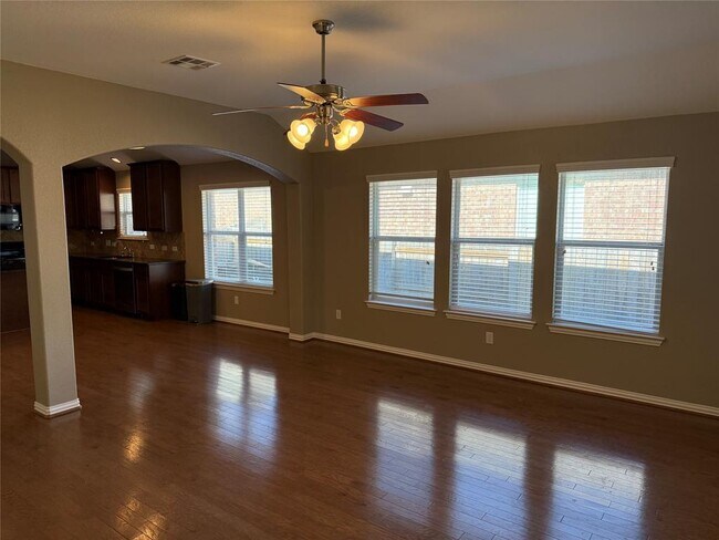 Building Photo - 419 Strawberry Blonde Dr