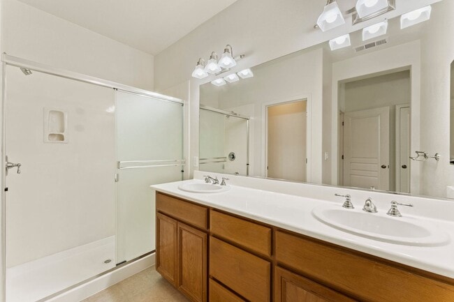 Building Photo - SUNNY TOWNHOME NEAR TRAILS STYLISH, FUNCTIONAL, & VERY ACCESSIBLE
