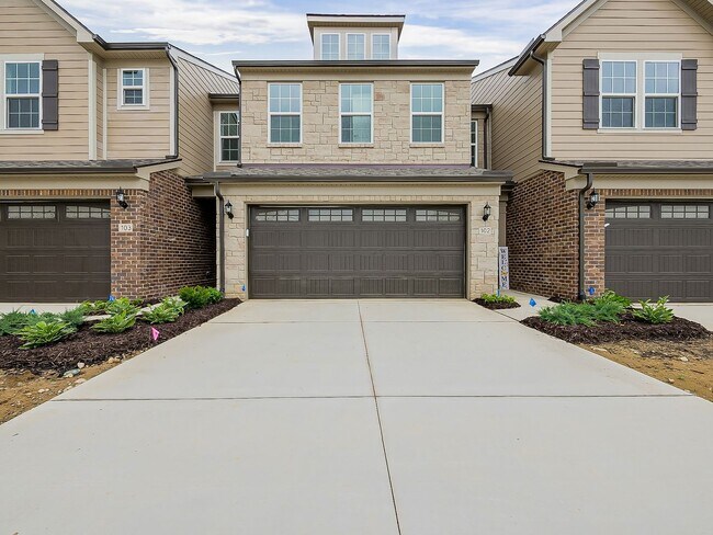 Building Photo - AVAILABLE NOW! Modern Comfort Meets Everyd...