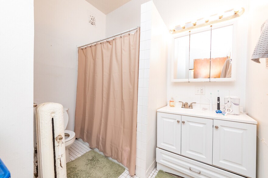 Building Photo - 1722 N Mohawk St