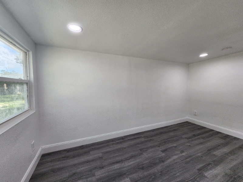 Building Photo - 2710 Marshall Dr
