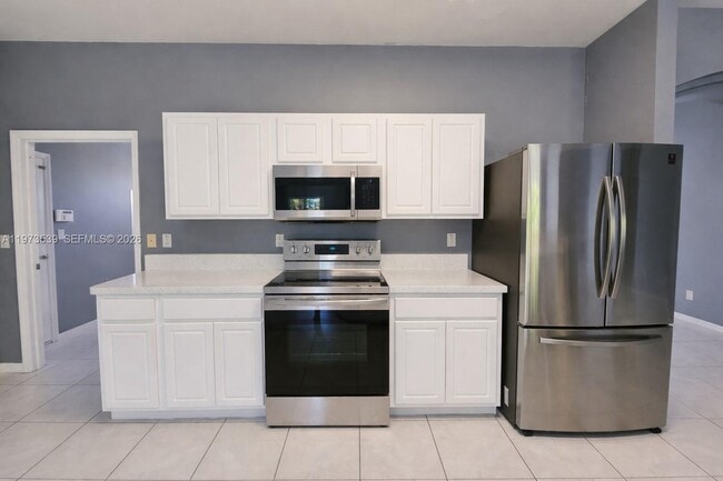 Building Photo - 2502 W 10th St