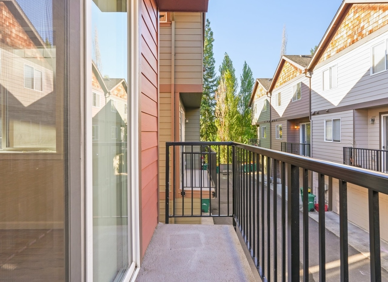 Building Photo - 1253 SW 162nd Ave