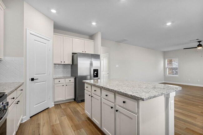 Building Photo - 1006 Whispering Winds Dr