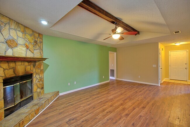 Building Photo - 948 Wedgewood Way