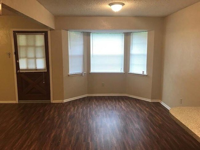 Building Photo - Located in the heart of Lancaster! 3/2/2 Bellaire Terrace