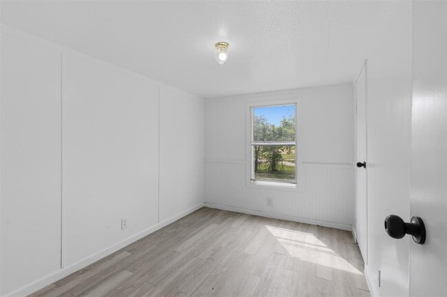 Building Photo - 376 Rae Ln