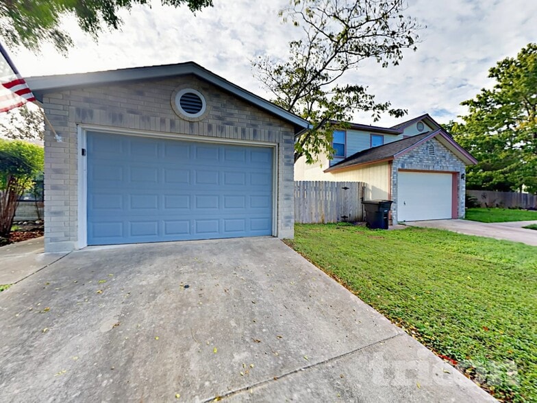 Building Photo - 7606 Chatsworth