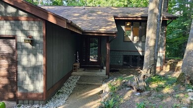 Building Photo - East Side Traverse City 3BR Home with Lake Views