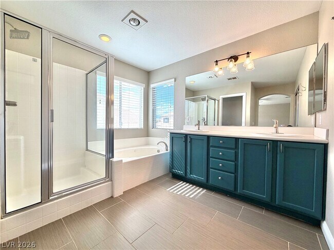 Building Photo - 7919 Quiet Canyon St