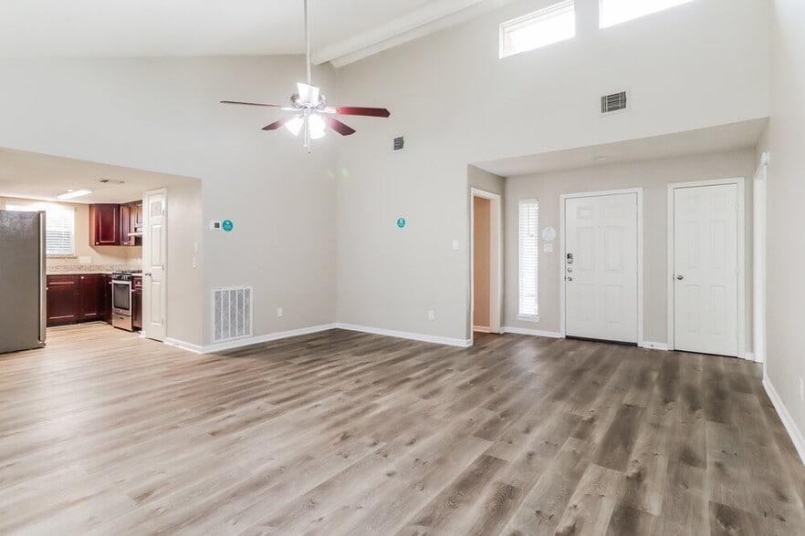 Building Photo - 7327 Shady Vale Ln