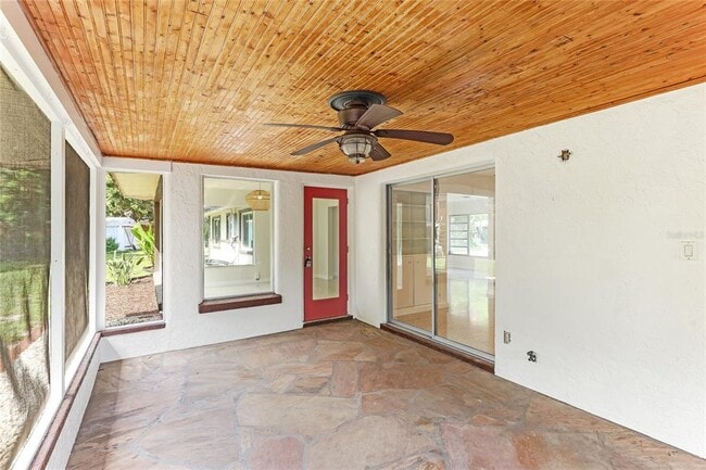 Building Photo - 2618 Valencia Dr