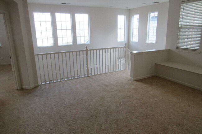 Building Photo - Gorgeous 4 Bed/3 Bath Mountain House Home ...