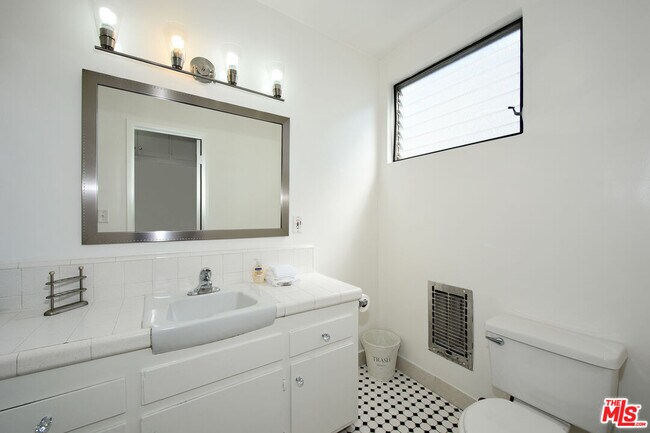 Building Photo - 3743 McLaughlin Ave