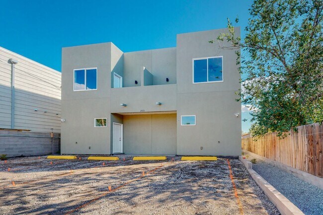 Building Photo - 2113 Coal Ave SE