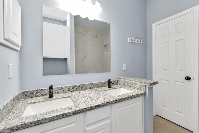 Building Photo - 19 Long Springs Pl