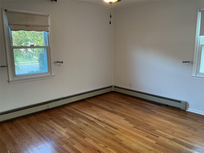 Building Photo - 4 Hitchcock Ln