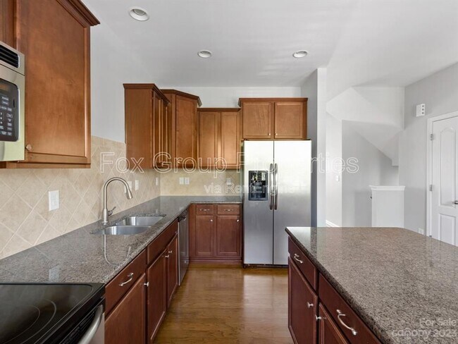 Building Photo - 19036 Lake Breeze Dr