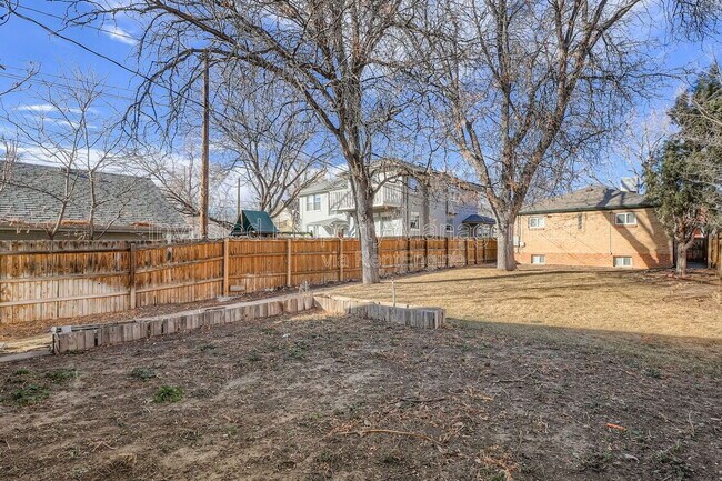 Building Photo - 4334 E 18th Ave